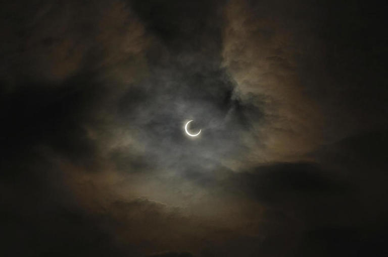 Un eclipse anular, a punto de culminar / Pixabay