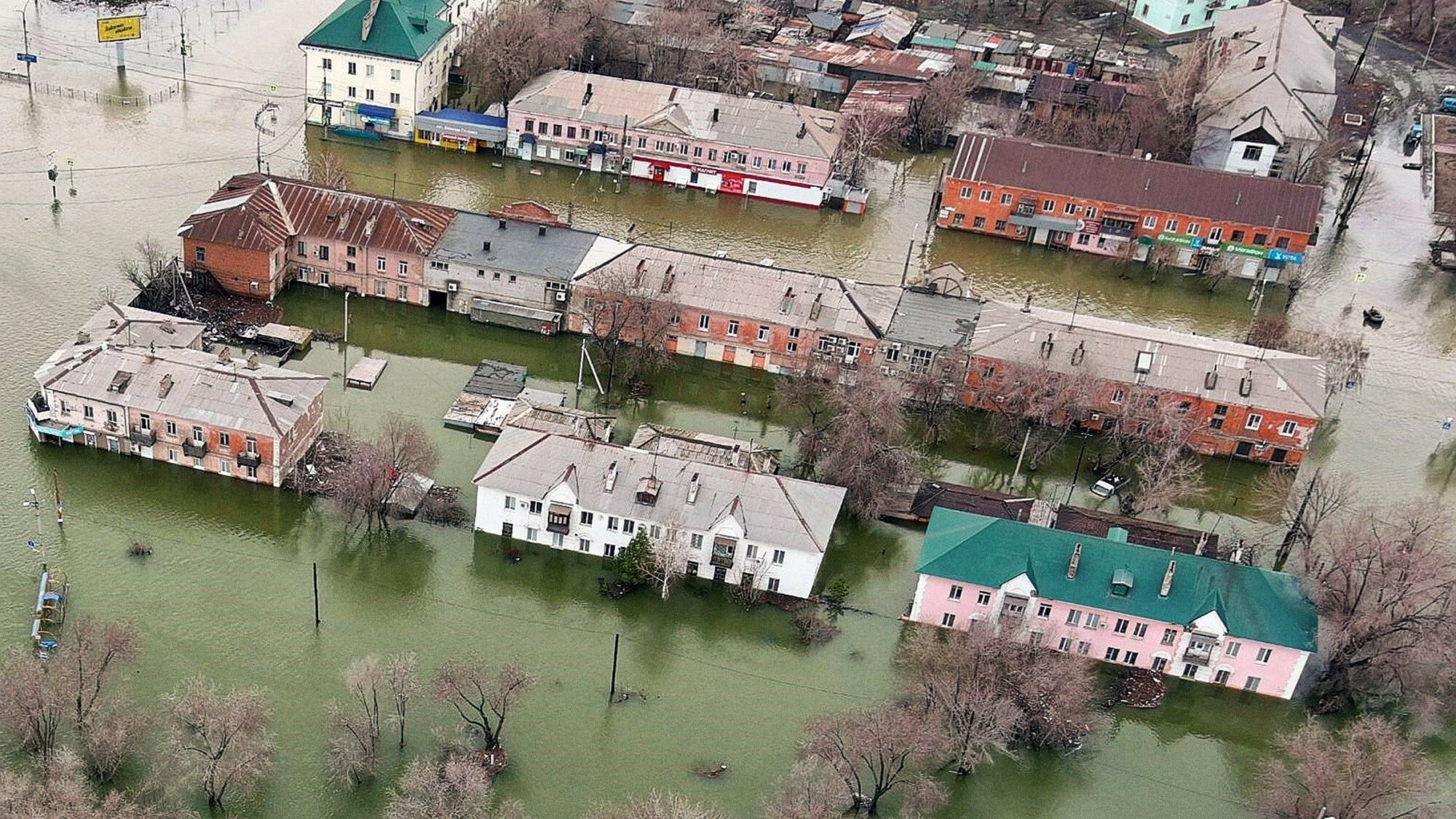 największa powódź od dziesięcioleci. syberia pod wodą