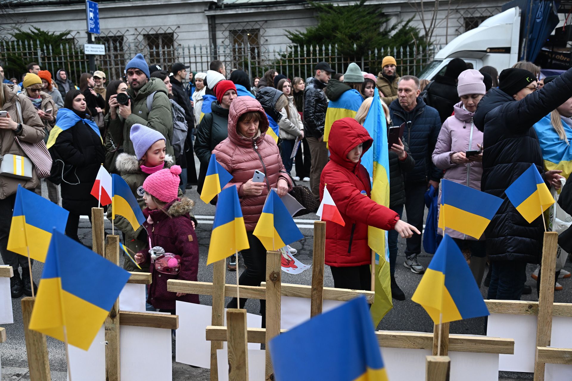 co dziś uważamy o uchodźcach z ukrainy? ten sondaż mówi wszystko