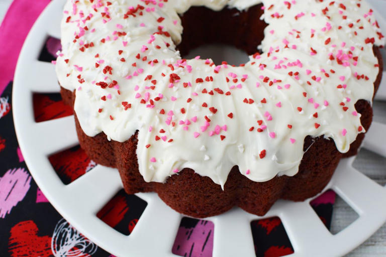 7 Delicious Dessert Ideas For Red Velvet Cake Lovers