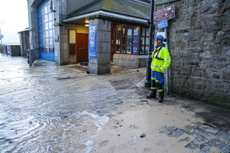 UK weather - live: West Sussex floods spark evacuations as high tides ...