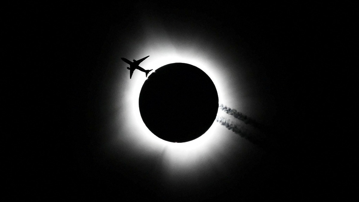 a special flight with 200 eclipse chasers