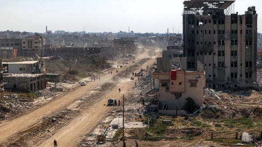 Muitas cidades em Gaza foram reduzidas a escombros por ataques israelenses