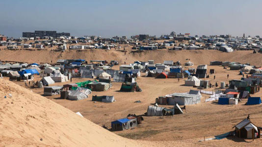 Acampamento improvisado para em Rafah, no sul da Faixa de Gaza