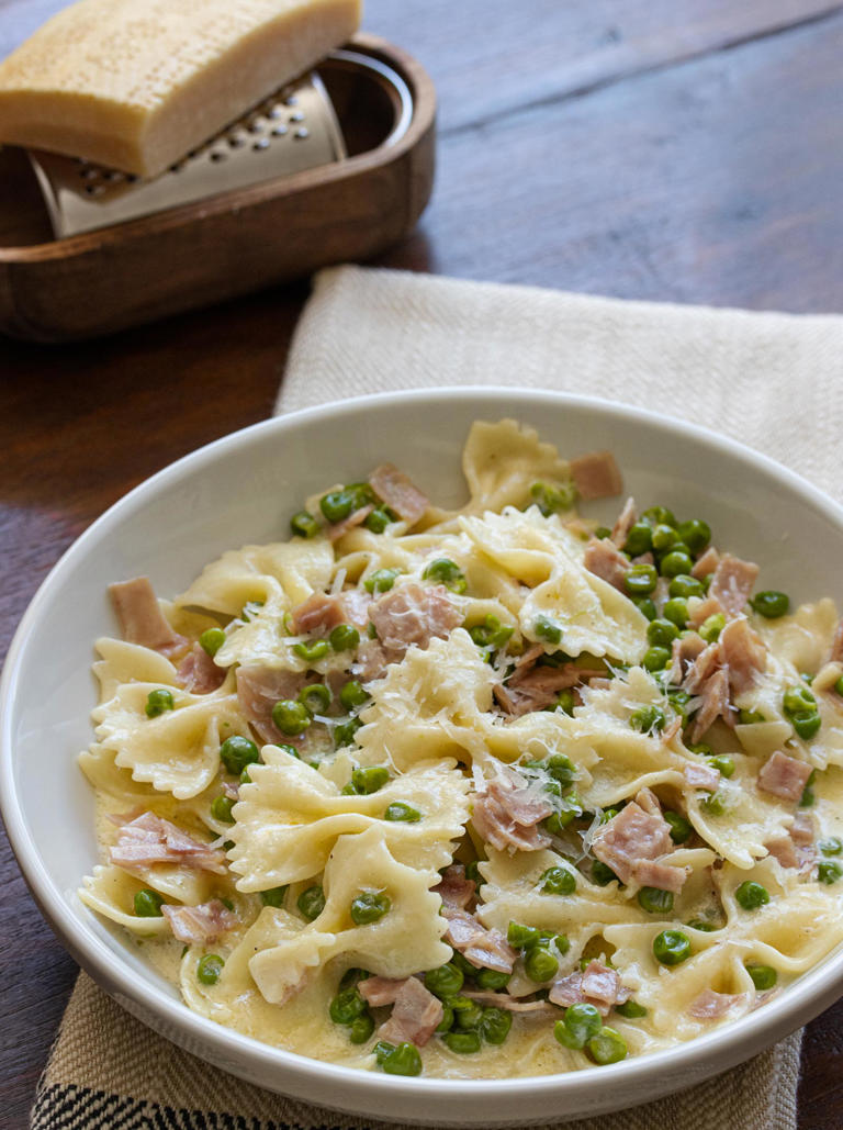 Peas, Ham, Farfalle Pasta And Cream