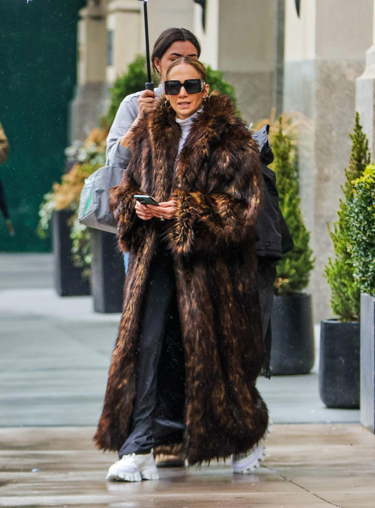 Jennifer Lopez Styles Her Sweats With Fur and a $40,000 Birkin Bag