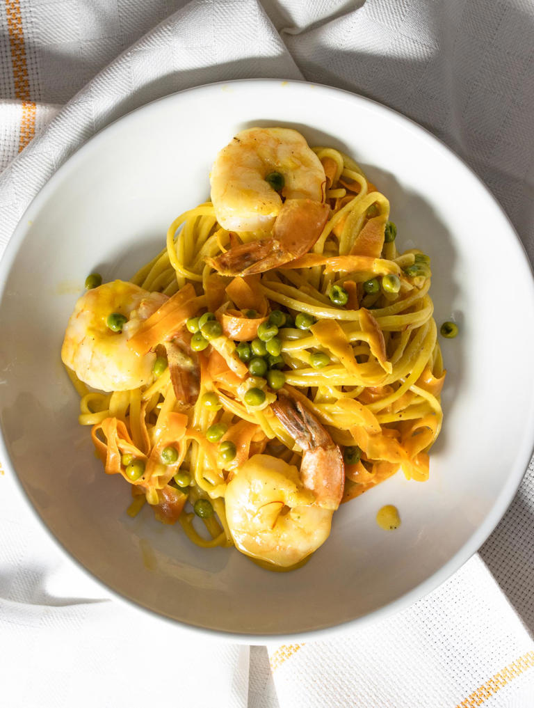 Turmeric Linguine With Shrimps And Saffron Sauce