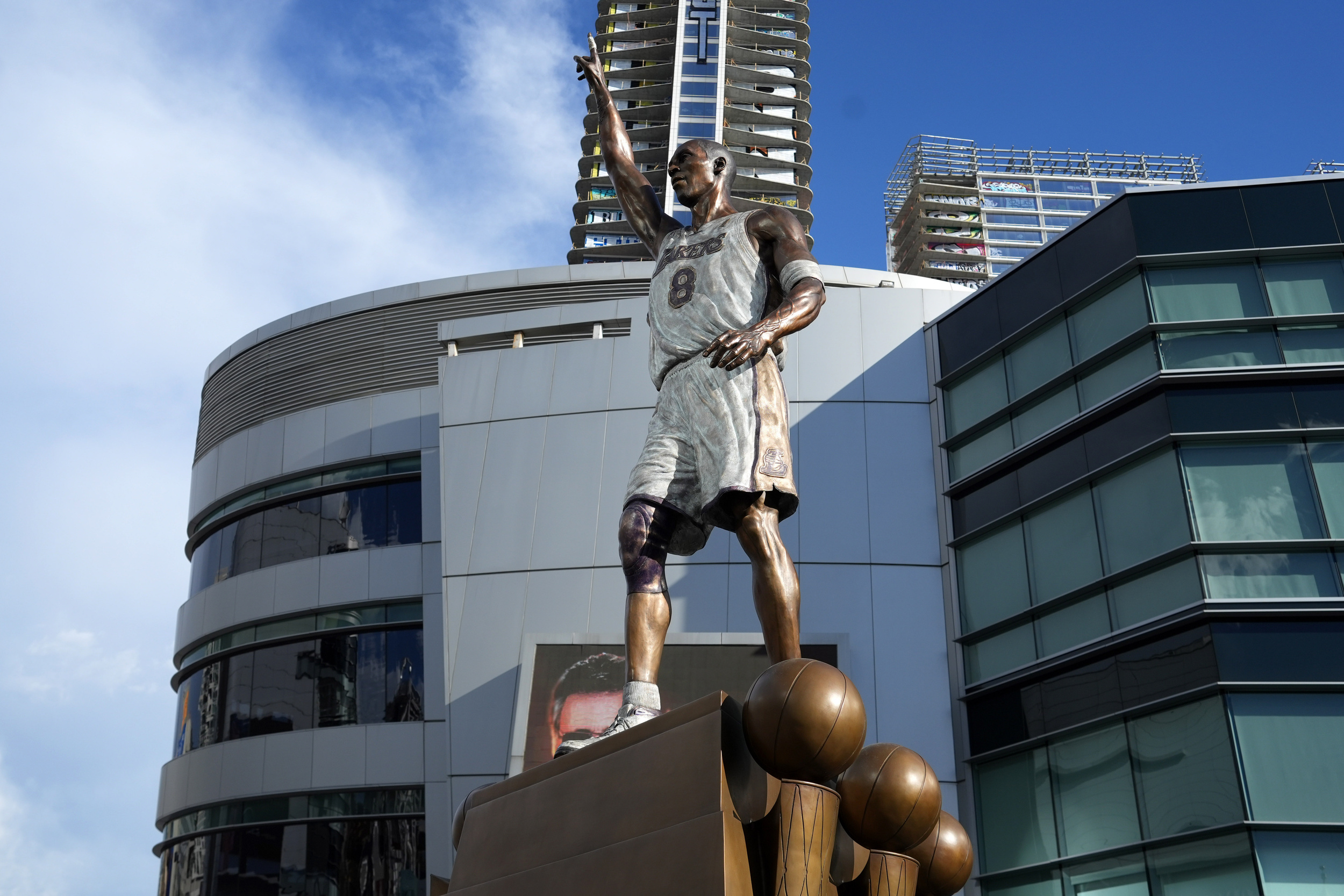 lakers make notable changes to kobe bryant statue outside arena