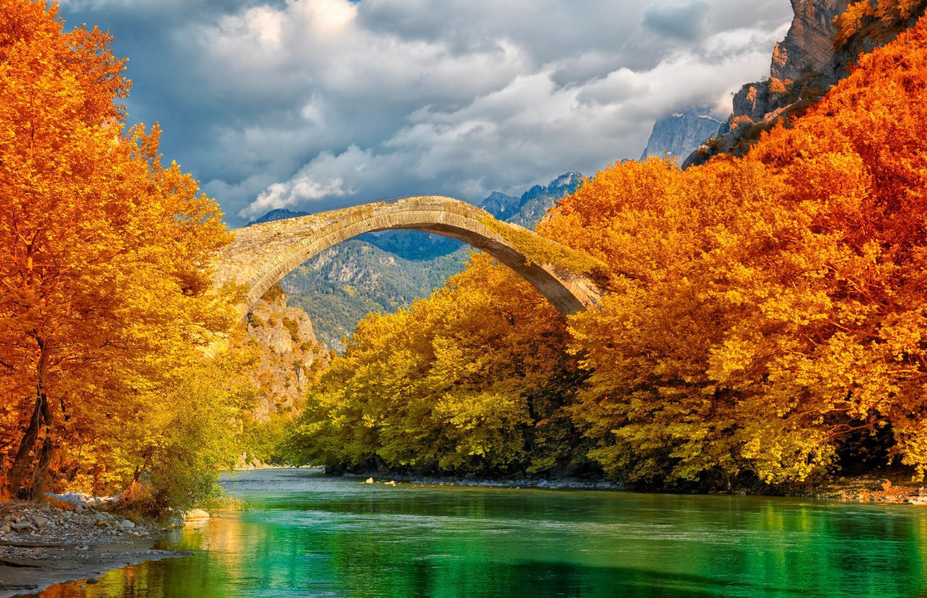 31 breathtaking bridges around the world that you can walk across
