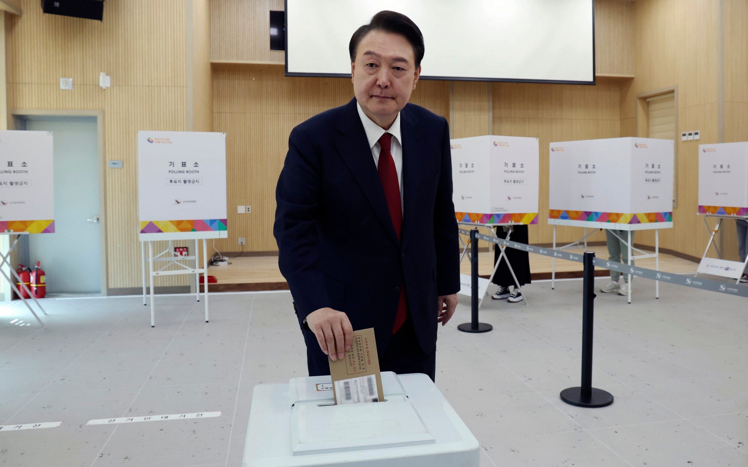 south korean opposition wins landslide victory in parliamentary vote