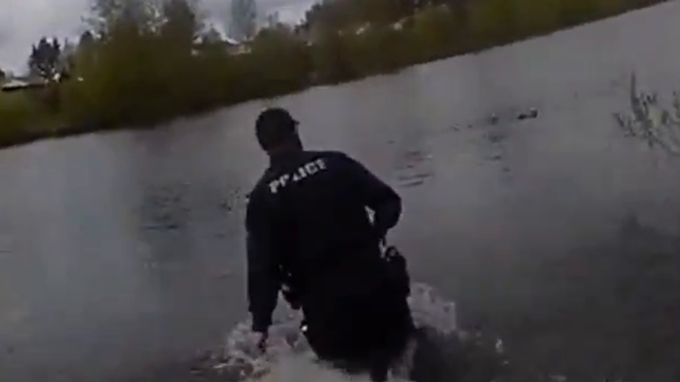 Tacoma officers save drowning teenage girl, body camera shows