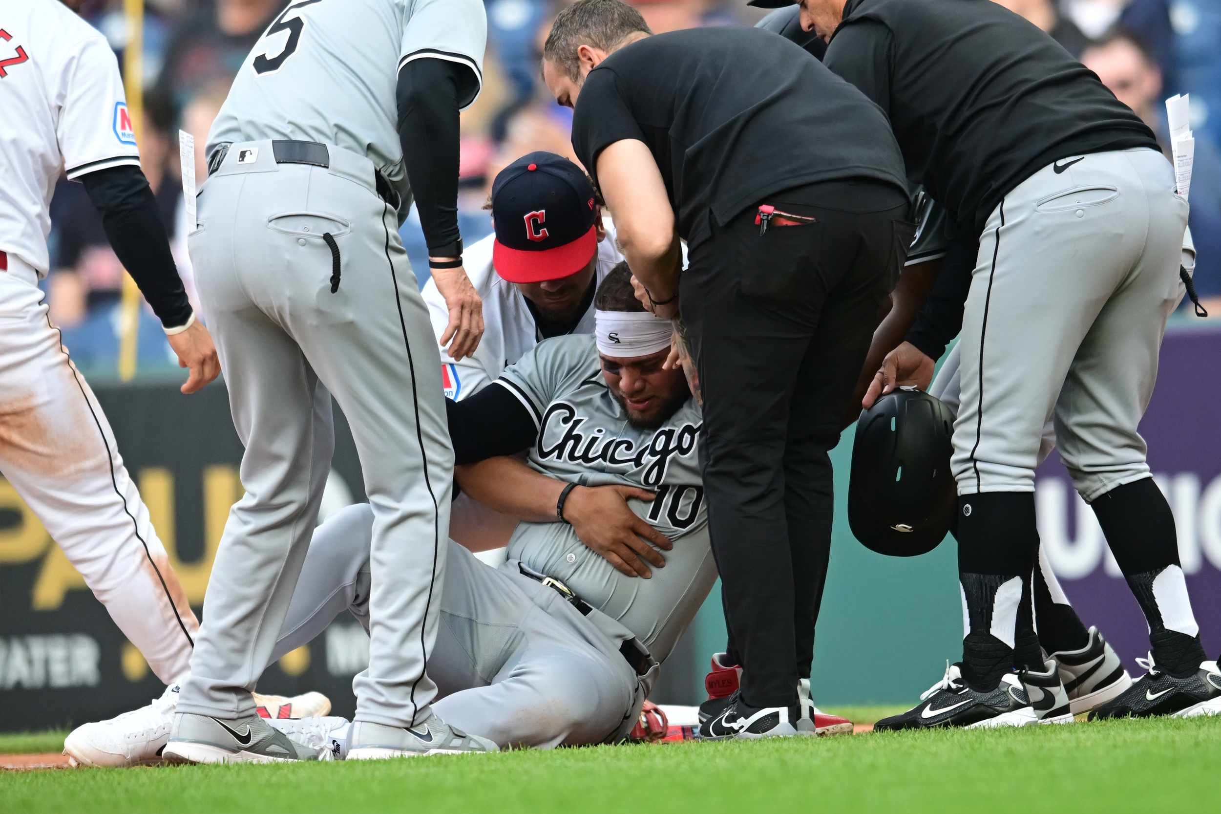 white sox see another major injury, this time on the most routine play