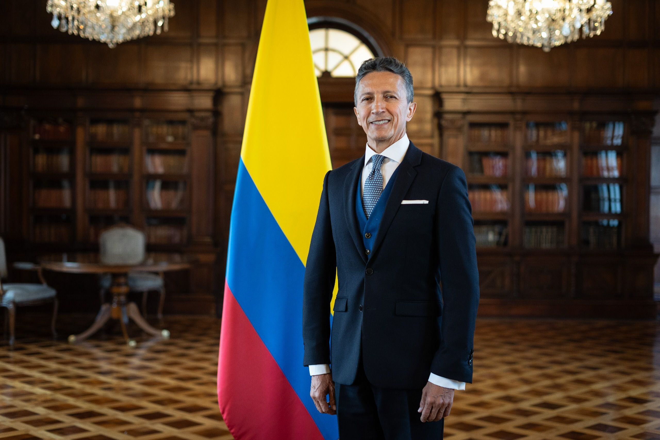 colombia nombra como embajador en dinamarca a un trabajador de carrera diplomática y consular