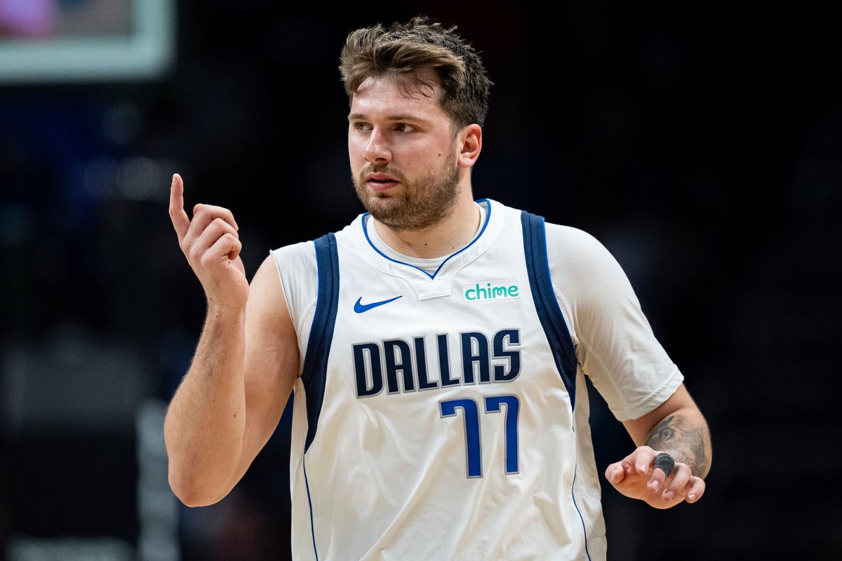 Doncic Firma 39 Puntos En Triple Doble; Mavs Aplastan 130-104 A Hornets