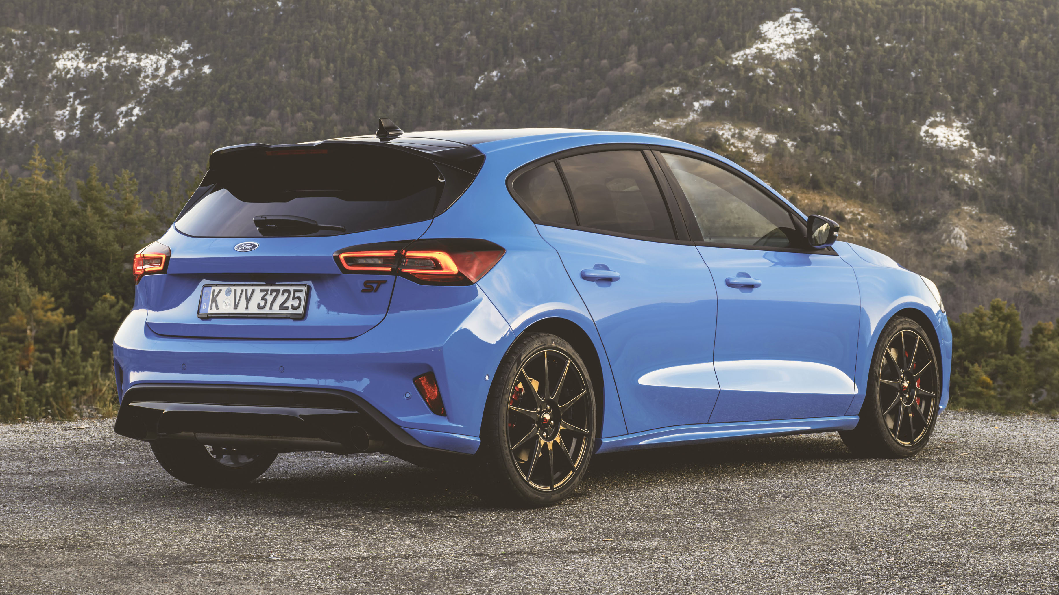 the new ford focus st edition hot hatch gets adjustable suspension