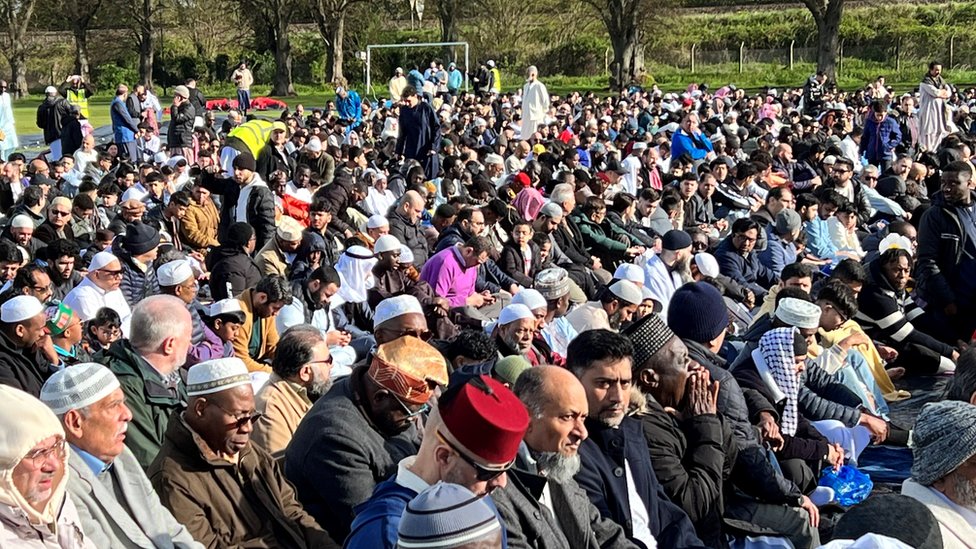 muslims celebrate eid at park event