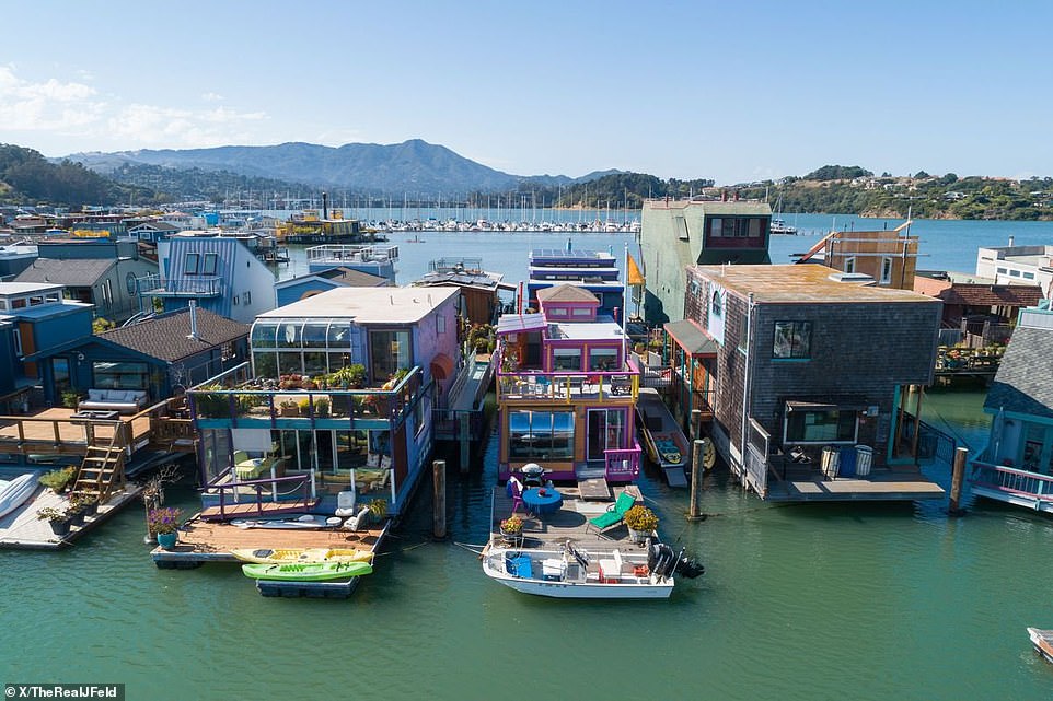 Moment large, shingled houseboat floats across San Francisco Bay