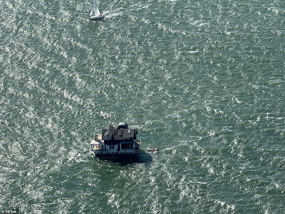 Moment large, shingled houseboat floats across San Francisco Bay