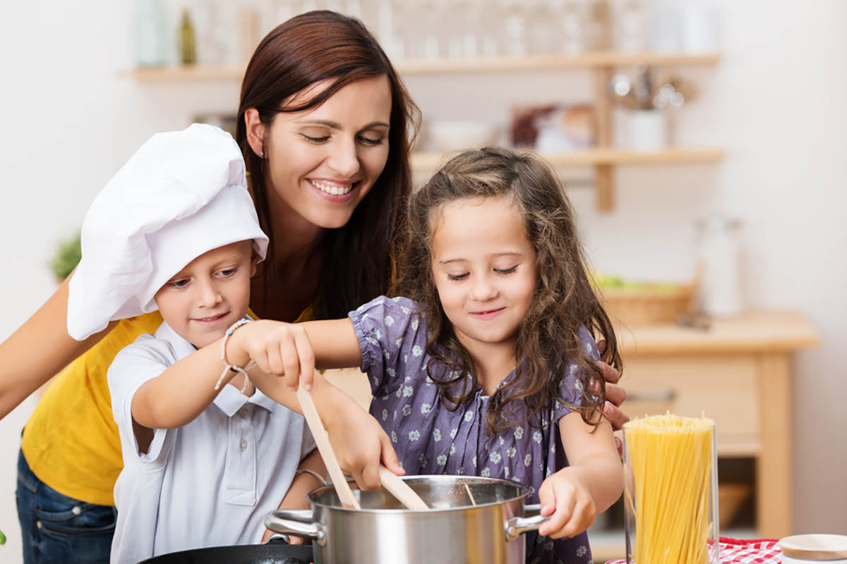 cocinar con niños: divertidas recetas primaverales para pequeños chefs