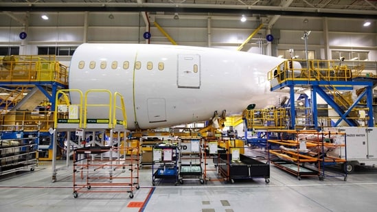 whistleblower accuses boeing of flaws in 787 dreamliner, faa investigates