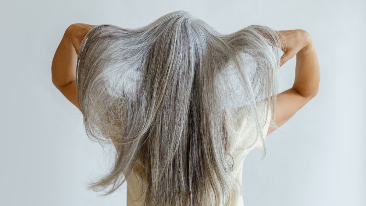 3 modne fryzury dla siwych włosów. bez farbowania odejmiesz sobie lat. nowoczesne i pełne klasy