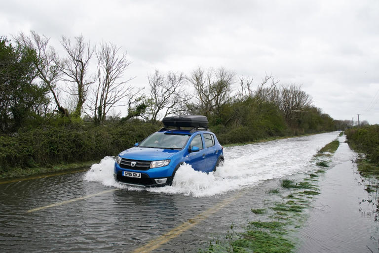 Map shows flood warnings that are in place in the UK today