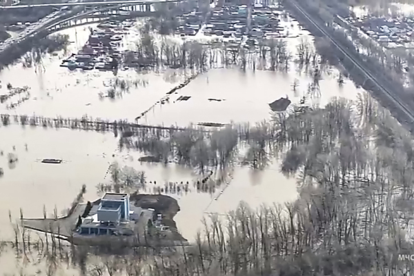 über 100.000 wegen flut in kasachstan und russland evakuiert