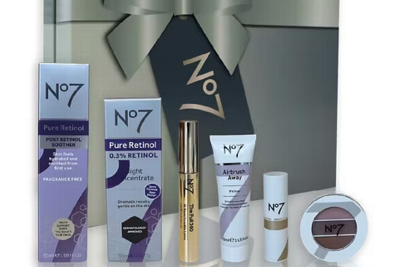 amazon, boots shoppers who spend £15 bag new no7 future renew spf plus free gift worth £100
