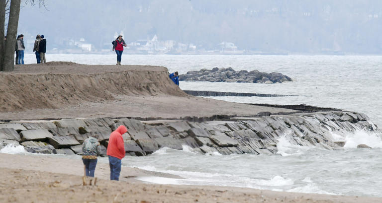 Report: Great Lakes Beaches, Including Presque Isle, Suffering From 