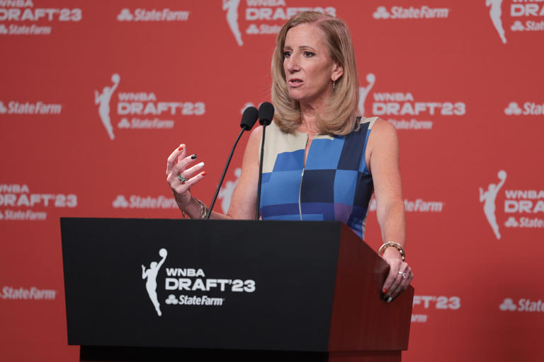 Indiana Fever picks first in starstudded WNBA draft with Caitlin Clark