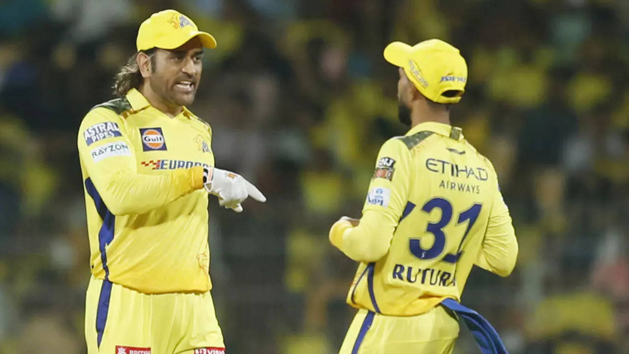 ms dhoni's instinctive captaincy outshines artificial intelligence, says ajit agarkar