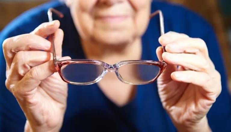 ¡atención jubilados pami!: cómo solicitar lentes gratis