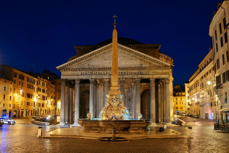 The Pantheon in Rome at dusk
