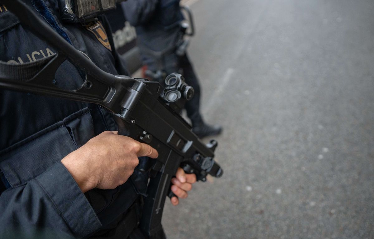 espagne : un belge armé d’un fusil d’assaut arrêté sur la route vers nantes
