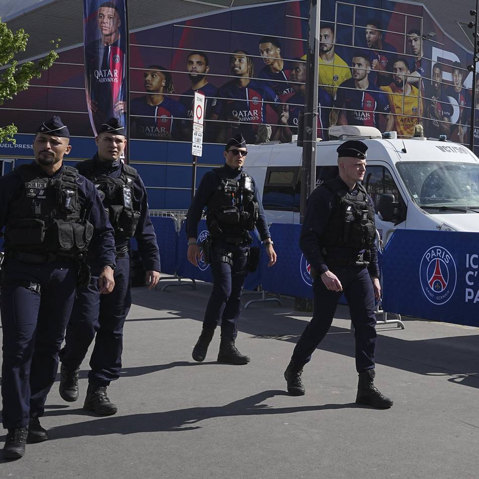 polizeiaufgebot schützt spiel in paris gegen terror