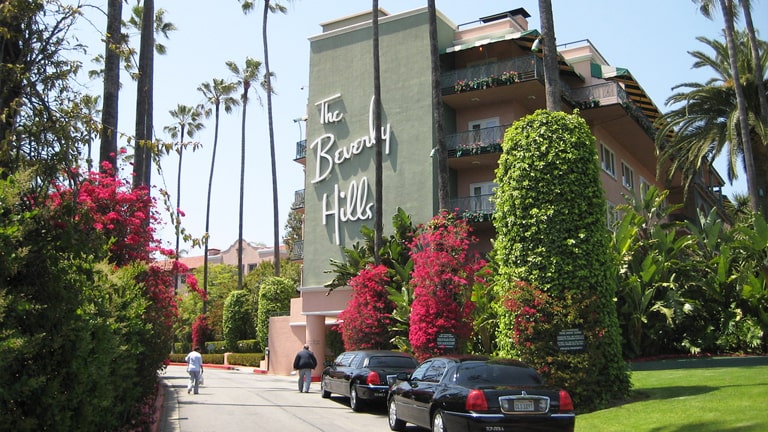 <p>Welcome to the ‘Pink Palace,’ where Hollywood’s elite have played since 1912. With its iconic palm-printed wallpaper and bungalows that have hosted everyone from Elizabeth Taylor to Marilyn Monroe, The Beverly Hills Hotel is a slice of movie star paradise. Plus, dining at The Polo Lounge is a must for star-spotting.</p>