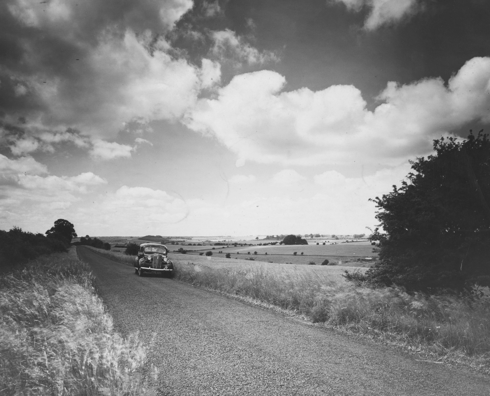 <p>Roman roads remained in use for centuries. While they disappeared with time, new roads sprang up to follow their routes. Pictured in 1937 is a lane set parallel to Fosse Way, the Roman road in England that linked Isca Dumnoniorum (Exeter) with Lindum Colonia (Lincoln).</p><p>You may also like:<a href="https://www.starsinsider.com/n/135007?utm_source=msn.com&utm_medium=display&utm_campaign=referral_description&utm_content=697904en-us"> The real impact of alcohol in your body</a></p>