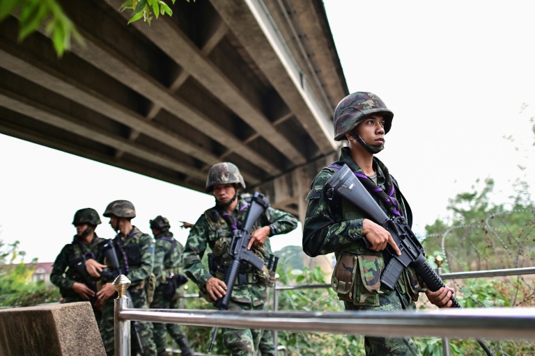 thai soldiers on alert as myanmar border clashes enter second day