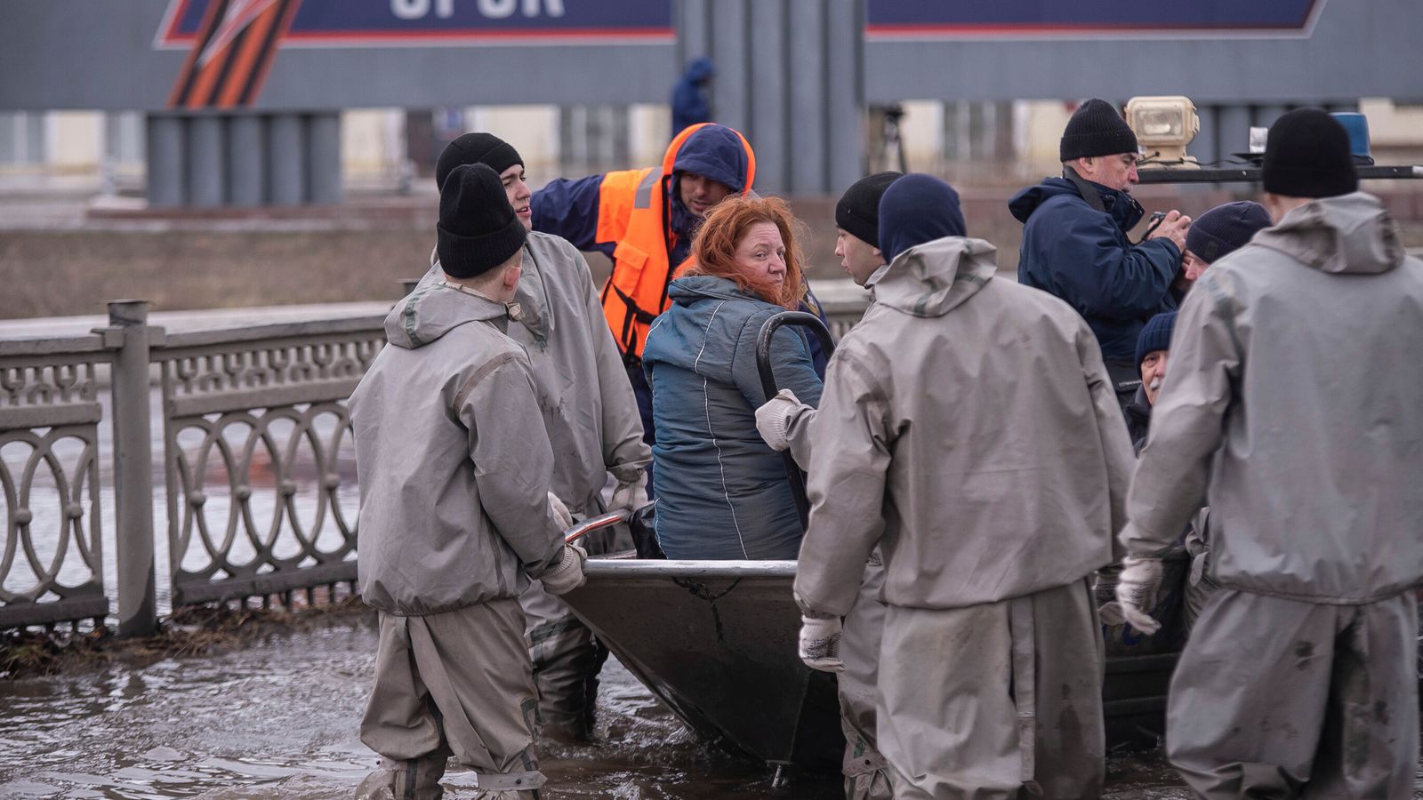 'there is a lot of water coming': kremlin warns floods will get worse as thousands evacuated