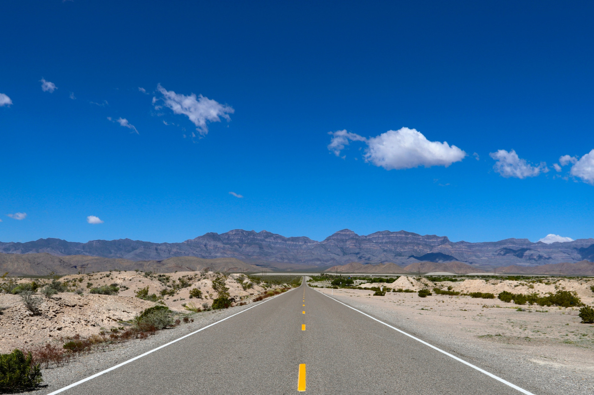 <p>US Route 50 is often called "the loneliest road in the world." Stretching 3,019 miles (4,859 km) from California to Maryland, the highway runs through mostly rural desert and mountains.</p><p>You may also like:<a href="https://www.starsinsider.com/n/492727?utm_source=msn.com&utm_medium=display&utm_campaign=referral_description&utm_content=697904en-us"> The longest films Hollywood ever made</a></p>