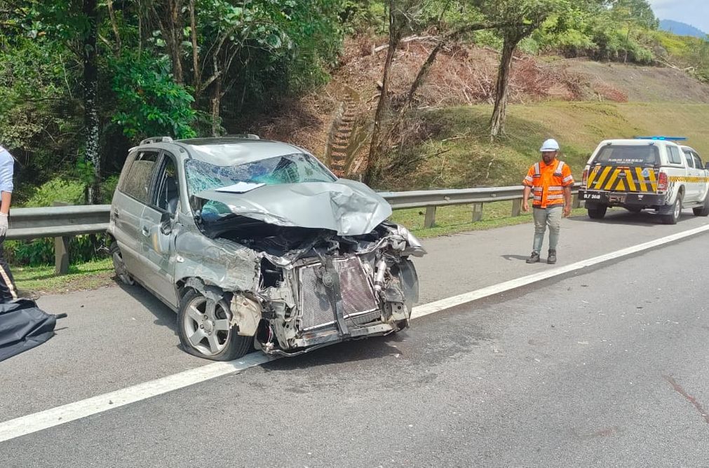 car with eight foreigners collides with lorry on nse, three killed