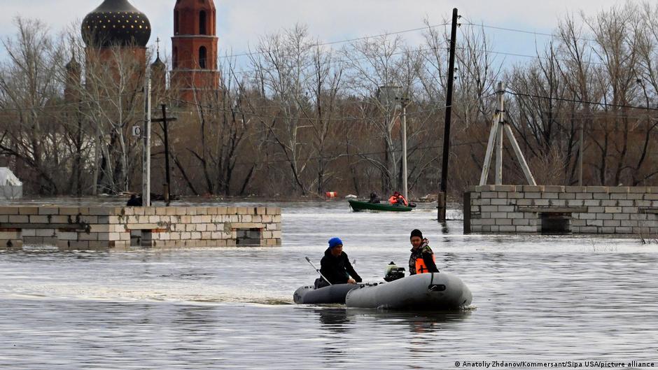 inundaciones en kazajistán y rusia: más de100 mil evacuados