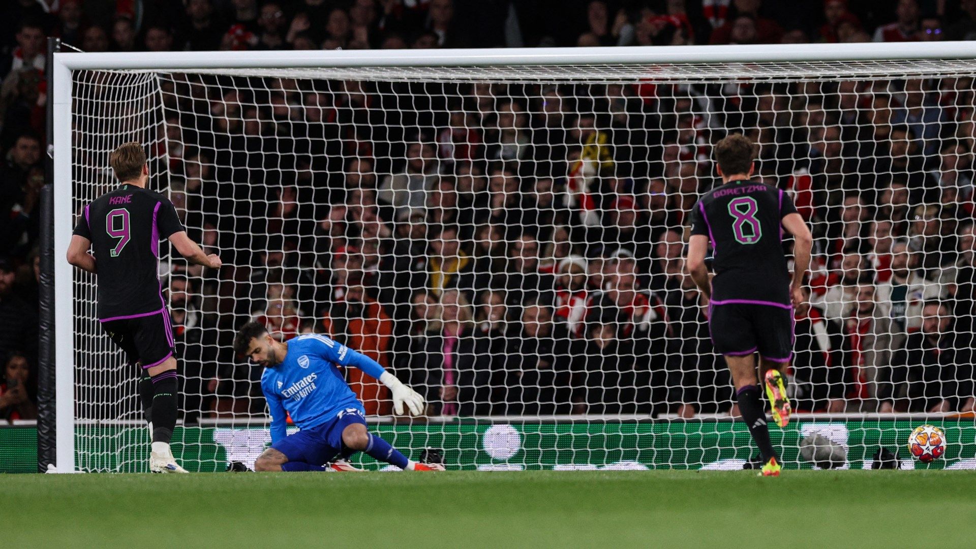 ‘Is This Guy Even A Goalkeeper?’ – Arsenal’s David Raya Blasted For ...