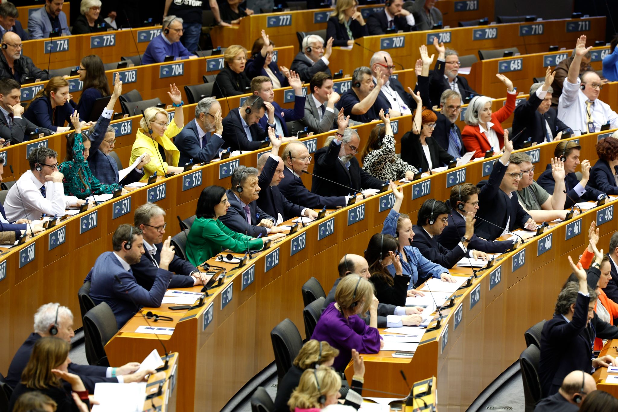 dauerstreit asyl: eu-parlament stimmt für schärfere regeln
