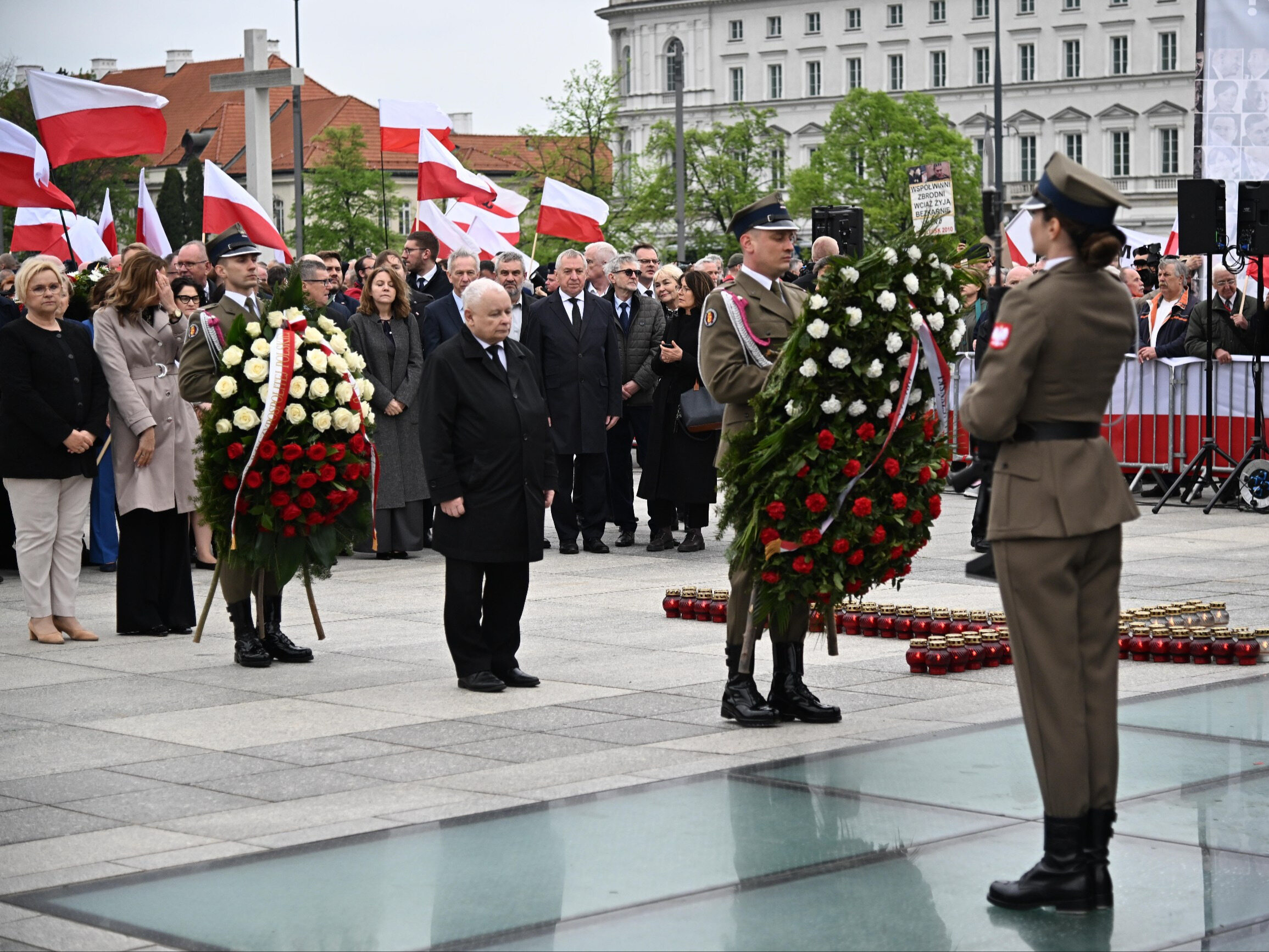 incydent przy pomniku smoleńskim z udziałem jarosława kaczyńskiego. policja wydała komunikat