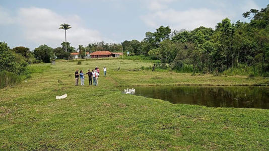 Membros da Bem Viver costumam visitar com frequência o terreno onde as casas serão construídas