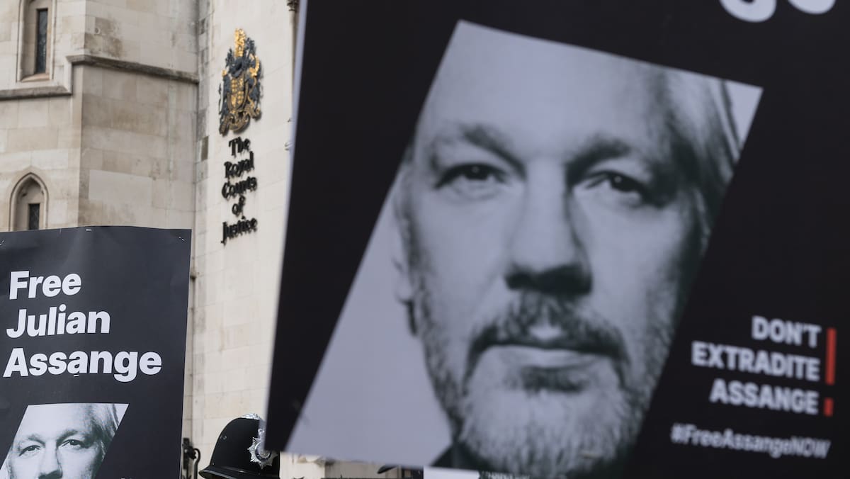 überraschung nach 12 jahren: lassen die usa wikileaks-gründer julian assange laufen?