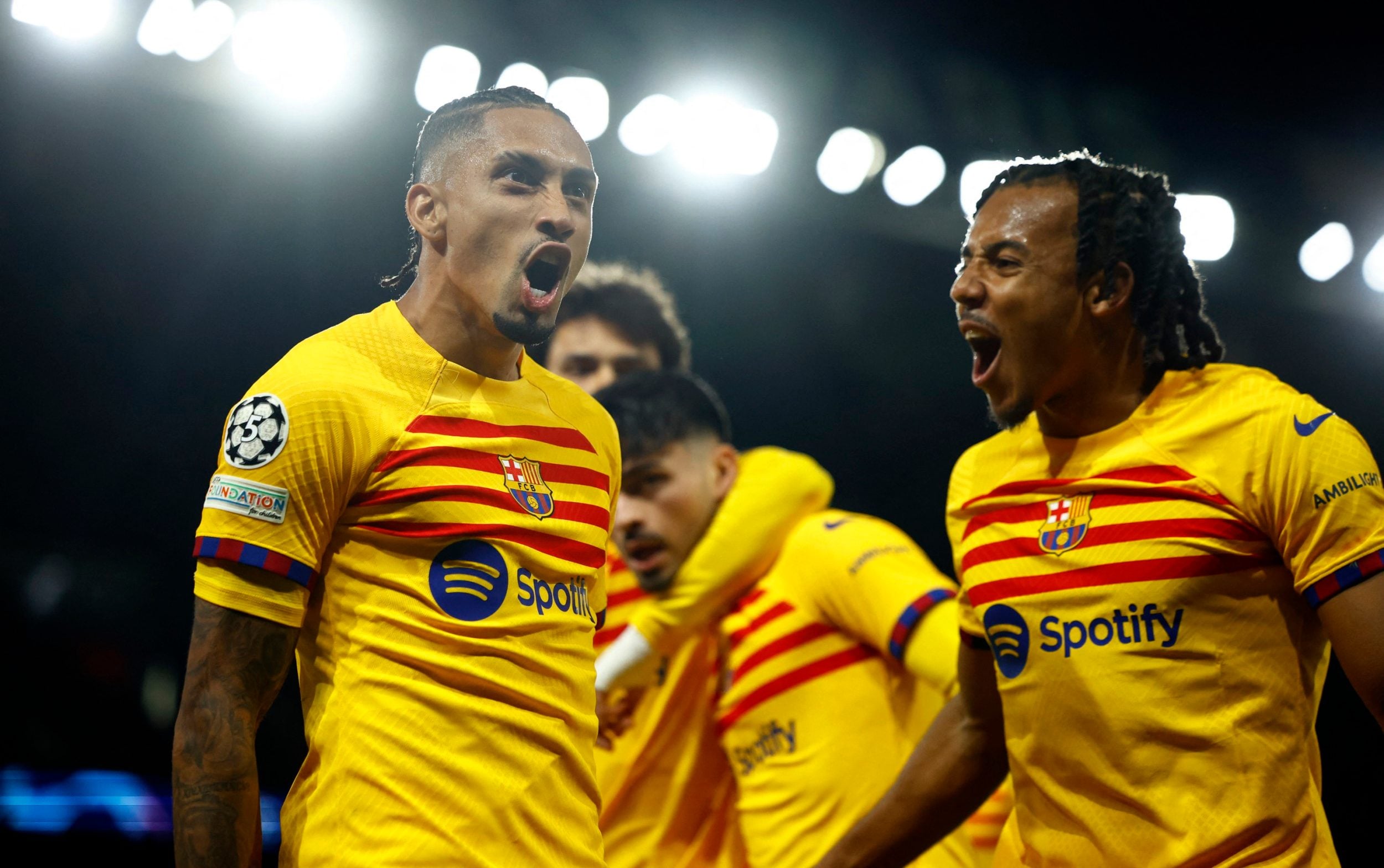 raphinha outshines kylian mbappe as barcelona earn advantage over psg in five-goal thriller