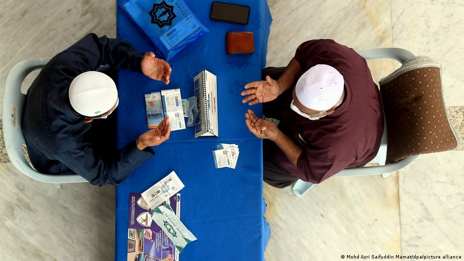 Muslims celebrate end of Ramadan with Eid al-Fitr