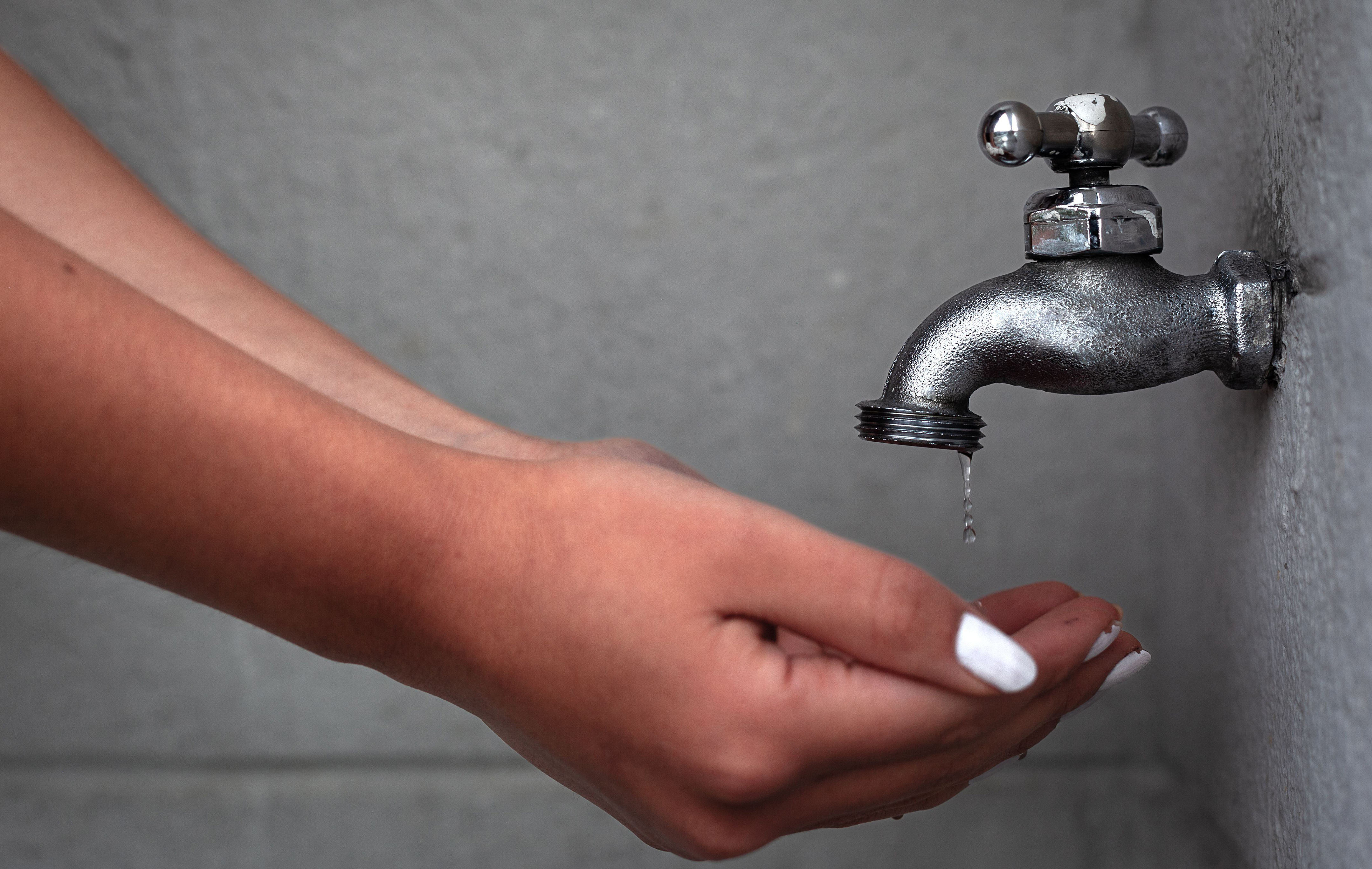 racionamiento de agua en bogotá: barrios que tendrán suspensión en el servicio este lunes, 29 de abril